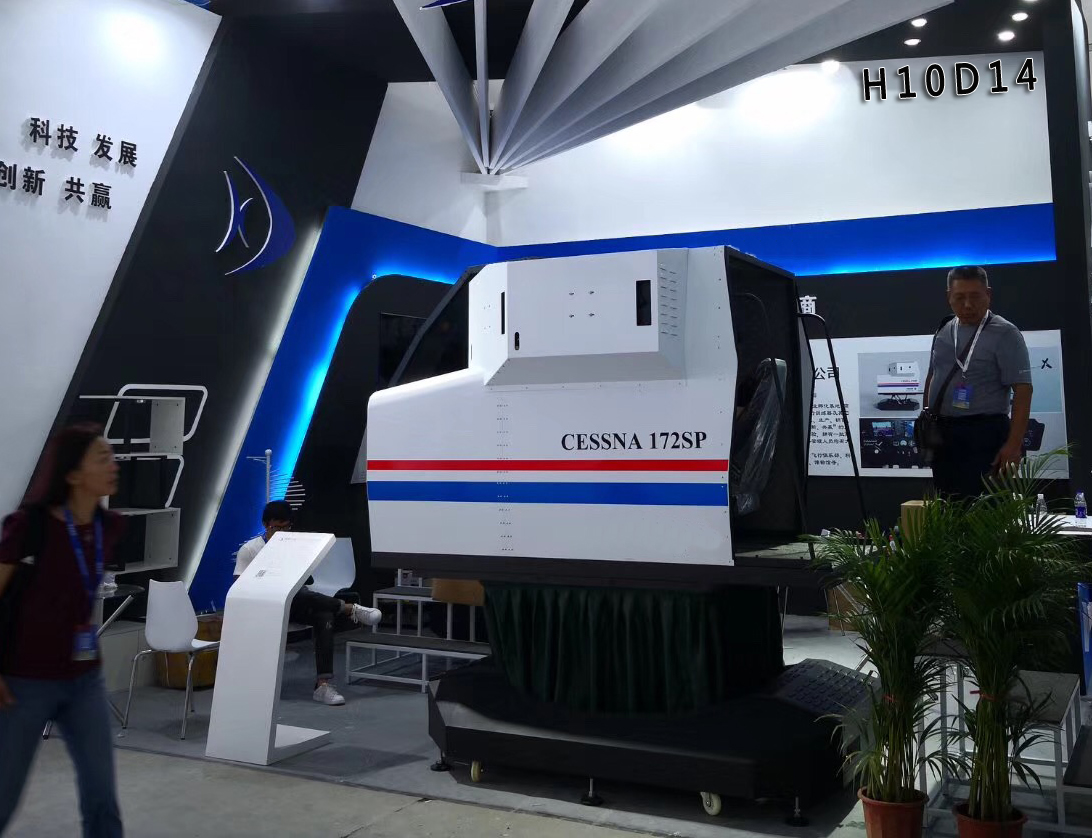 珠海航展展出的全动六自由度塞斯纳飞行模拟器